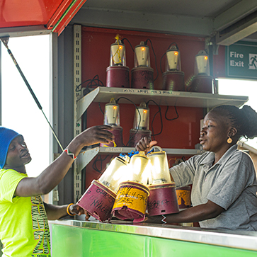 They know what matters most: social entrepreneurs develop user-oriented services and also create badly needed jobs.© WeTu/Siemens Stiftung