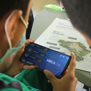 As part of the MINT Education for Innovation educational initiative, interactive climate change maps are created as well as videos and podcasts on the topics of health and hygiene. © Siemens Stiftung