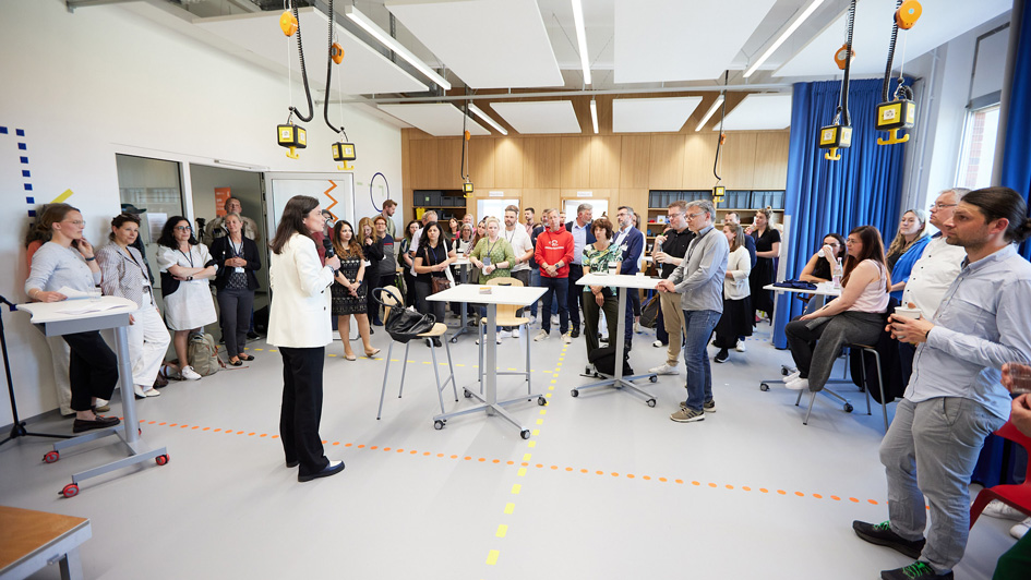 Vom Klassenzimmer zum Kreativlabor – Neuer Lernraum im MINT-Hub der Siemens Stiftung in Siemensstadt Square eröffnet Vom Klassenzimmer zum Kreativlabor – Neuer Lernraum im MINT-Hub der Siemens Stiftung in Siemensstadt Square eröffnet