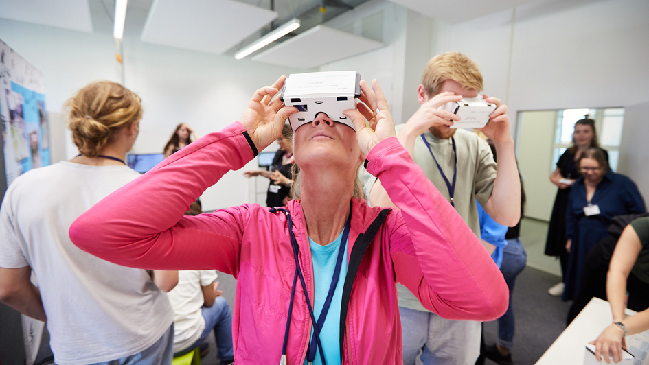 Vom Klassenzimmer zum Kreativlabor – Neuer Lernraum im MINT-Hub der Siemens Stiftung in Siemensstadt Square eröffnet Vom Klassenzimmer zum Kreativlabor – Neuer Lernraum im MINT-Hub der Siemens Stiftung in Siemensstadt Square eröffnet