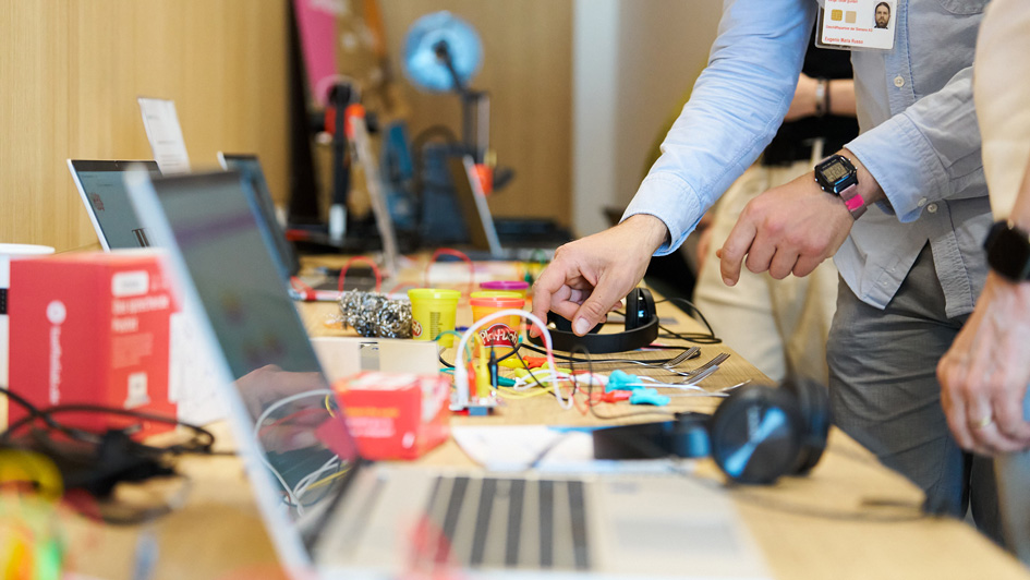 Vom Klassenzimmer zum Kreativlabor – Neuer Lernraum im MINT-Hub der Siemens Stiftung in Siemensstadt Square eröffnet Vom Klassenzimmer zum Kreativlabor – Neuer Lernraum im MINT-Hub der Siemens Stiftung in Siemensstadt Square eröffnet