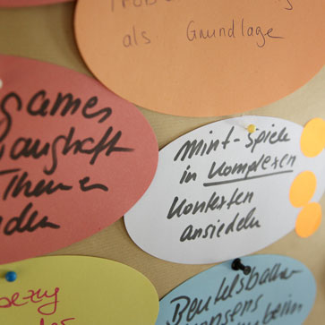 In jeder Fokusrunden wurden Handlungsbedingungen und Gelingensbedingungen für eine fruchtbare Verknüpfung von MINT- und Wertebildung gesammelt.