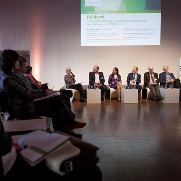 Fishbowl-Diskussion mit Stephan Wassmuth, Dr. Nathalie von Siemens, Heinz Lingen, em. o. Univ.-Prof. Dr. Jean-Luc Patry und Dr. Ulrich Seiser